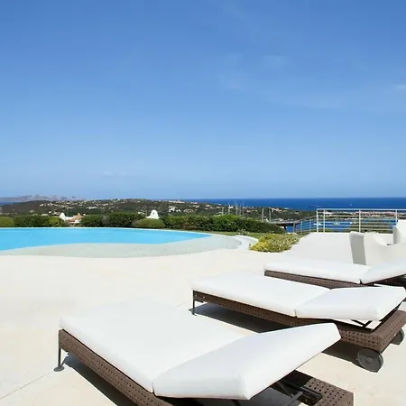 In With 7 Bedrooms Hébergement de vacances Porto Cervo