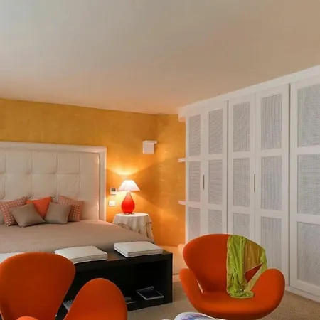 In With 7 Bedrooms Hébergement de vacances