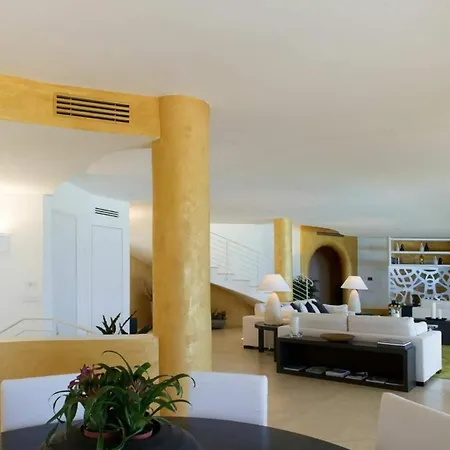 In With 7 Bedrooms * ポルト・チェルボ